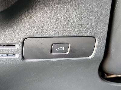 2023 Volvo XC40 Plus Dark Theme
