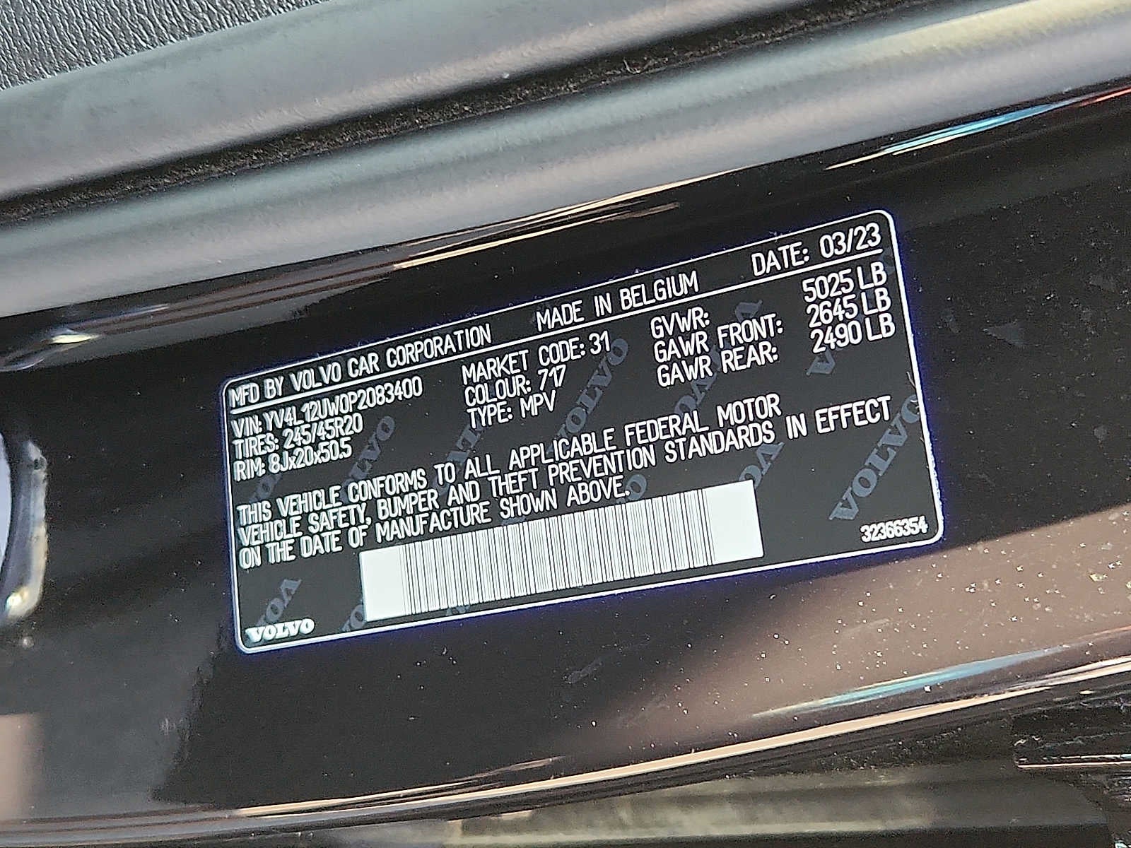 2023 Volvo XC40 Plus Dark Theme
