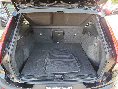 2023 Volvo XC40 Plus Dark Theme