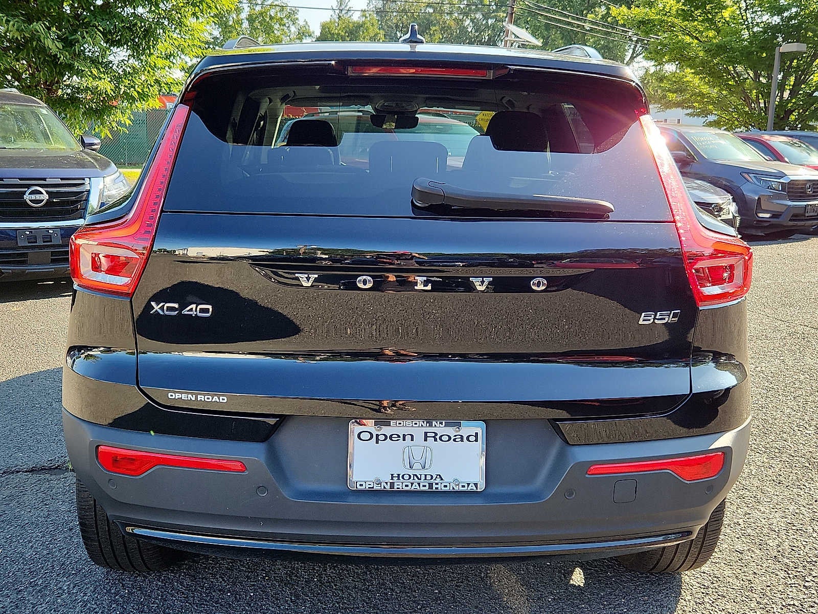 2023 Volvo XC40 Plus Dark Theme