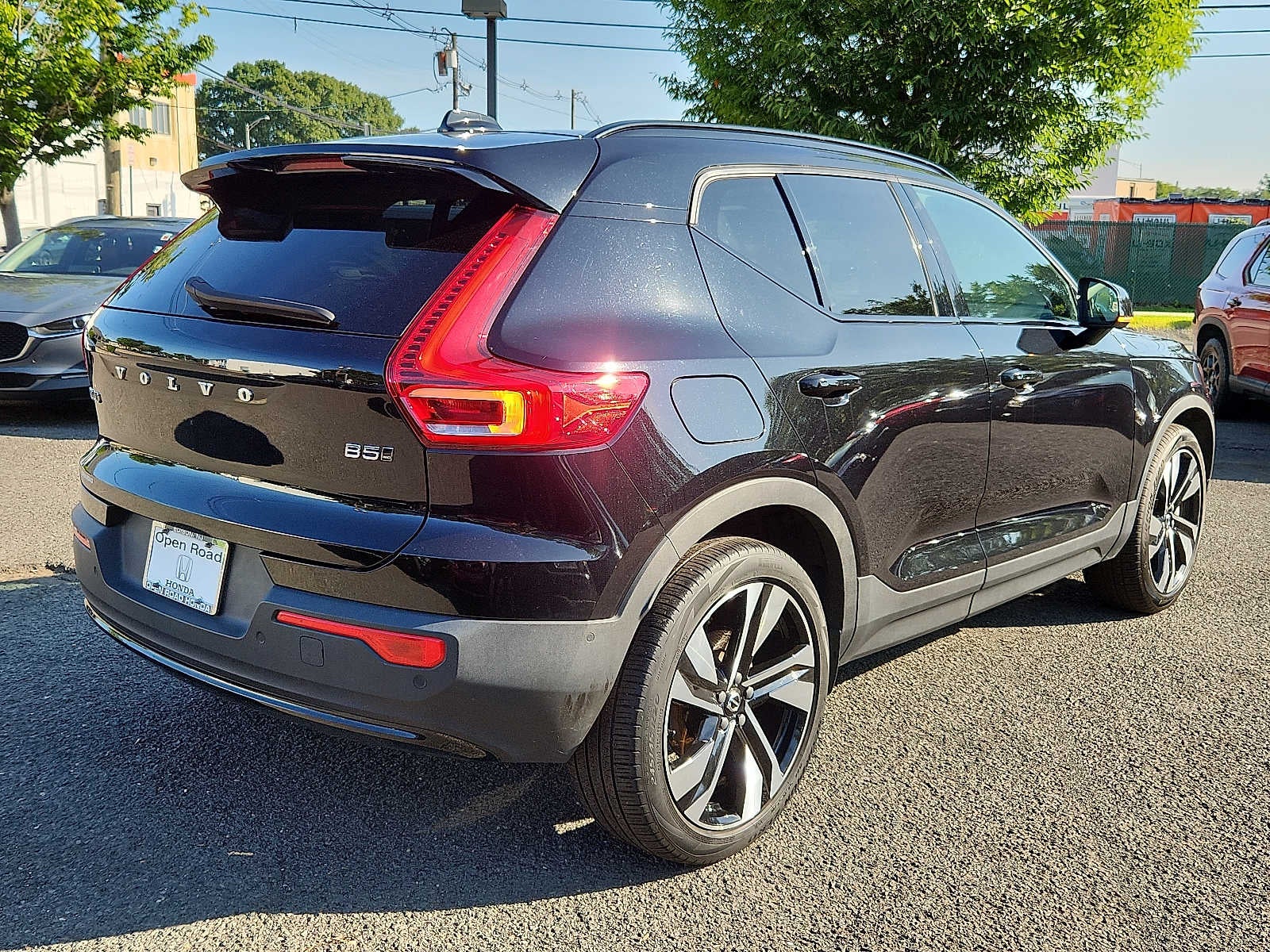 2023 Volvo XC40 Plus Dark Theme