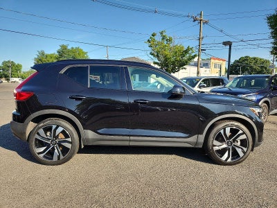 2023 Volvo XC40 Plus Dark Theme