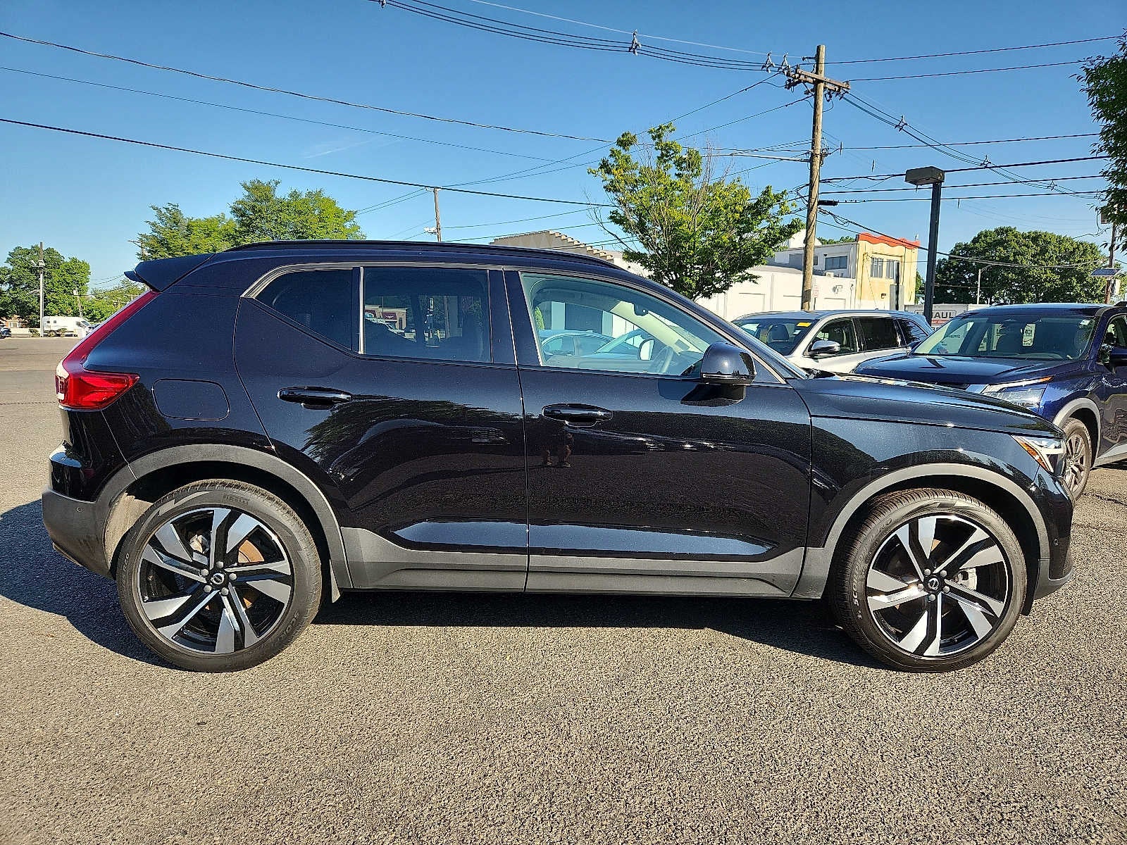 2023 Volvo XC40 Plus Dark Theme