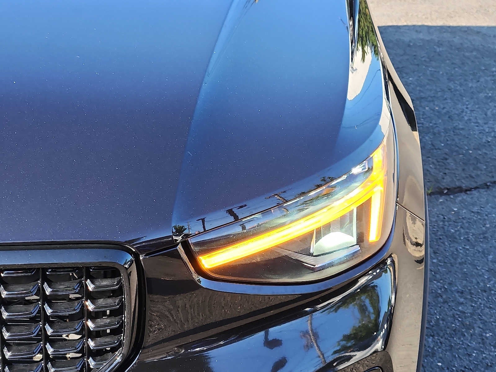 2023 Volvo XC40 Plus Dark Theme