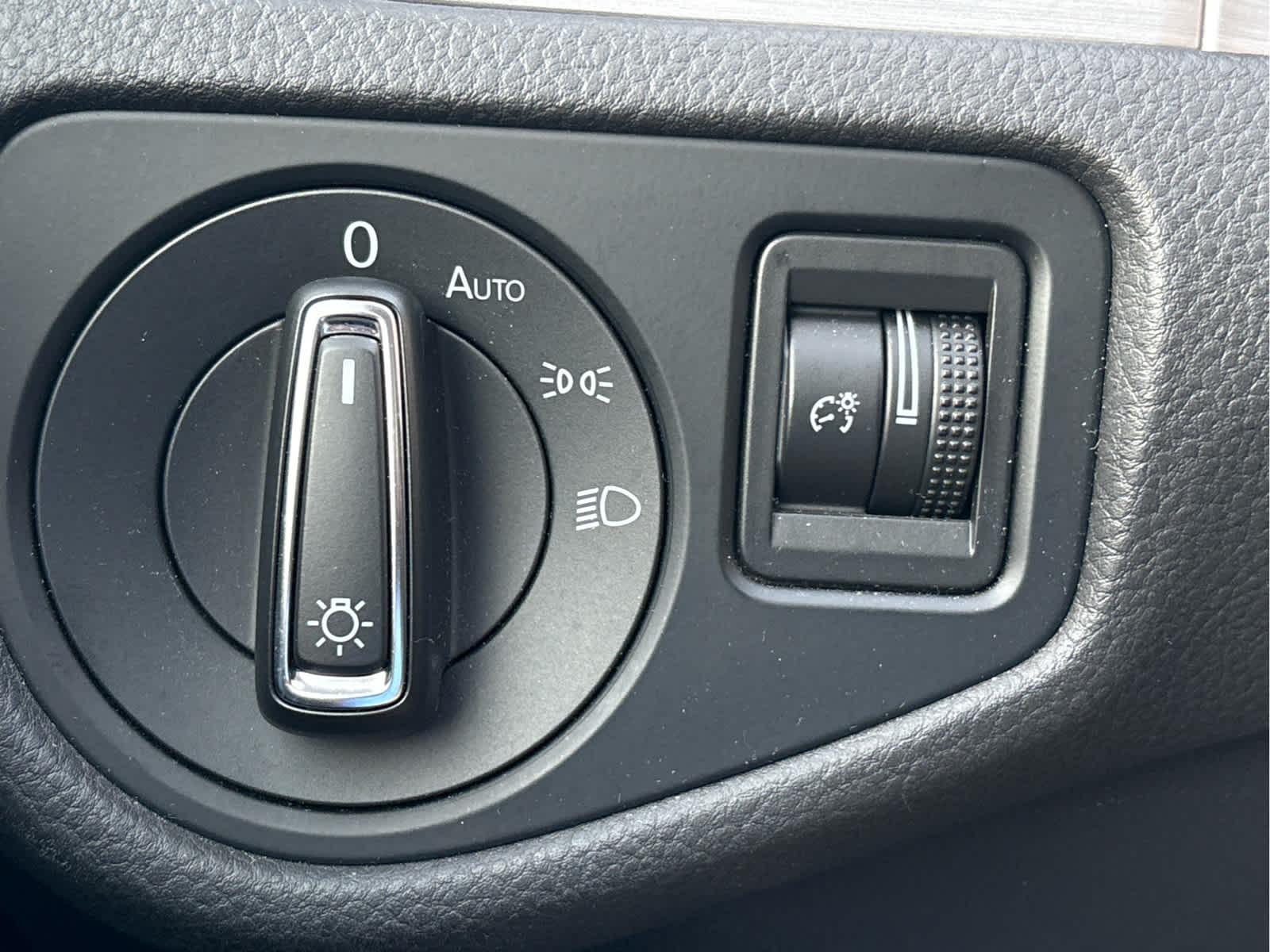 2017 Volkswagen Golf Wolfsburg Edition