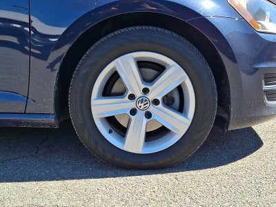 2017 Volkswagen Golf Wolfsburg Edition