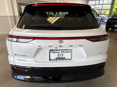 2025 Toyota Crown Signia XLE