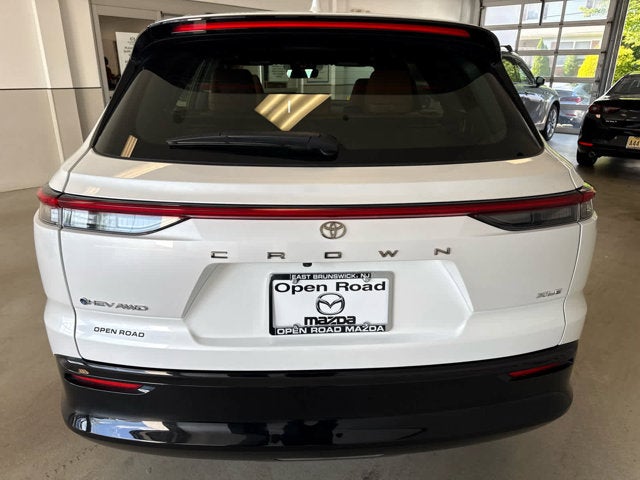 2025 Toyota Crown Signia XLE