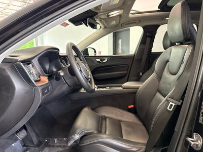 2023 Volvo XC60 Ultimate Bright Theme