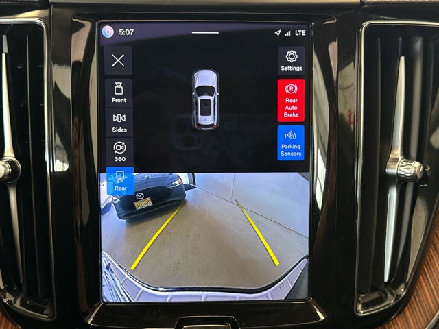 2023 Volvo XC60 Ultimate Bright Theme