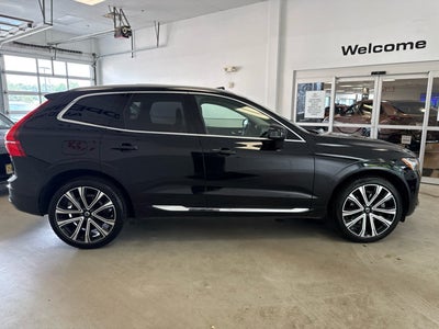 2023 Volvo XC60 Ultimate Bright Theme