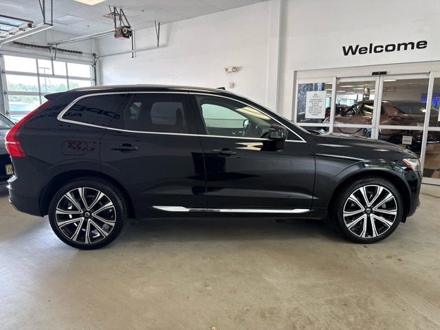 2023 Volvo XC60 Ultimate Bright Theme