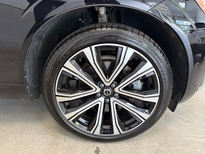 2023 Volvo XC60 Ultimate Bright Theme