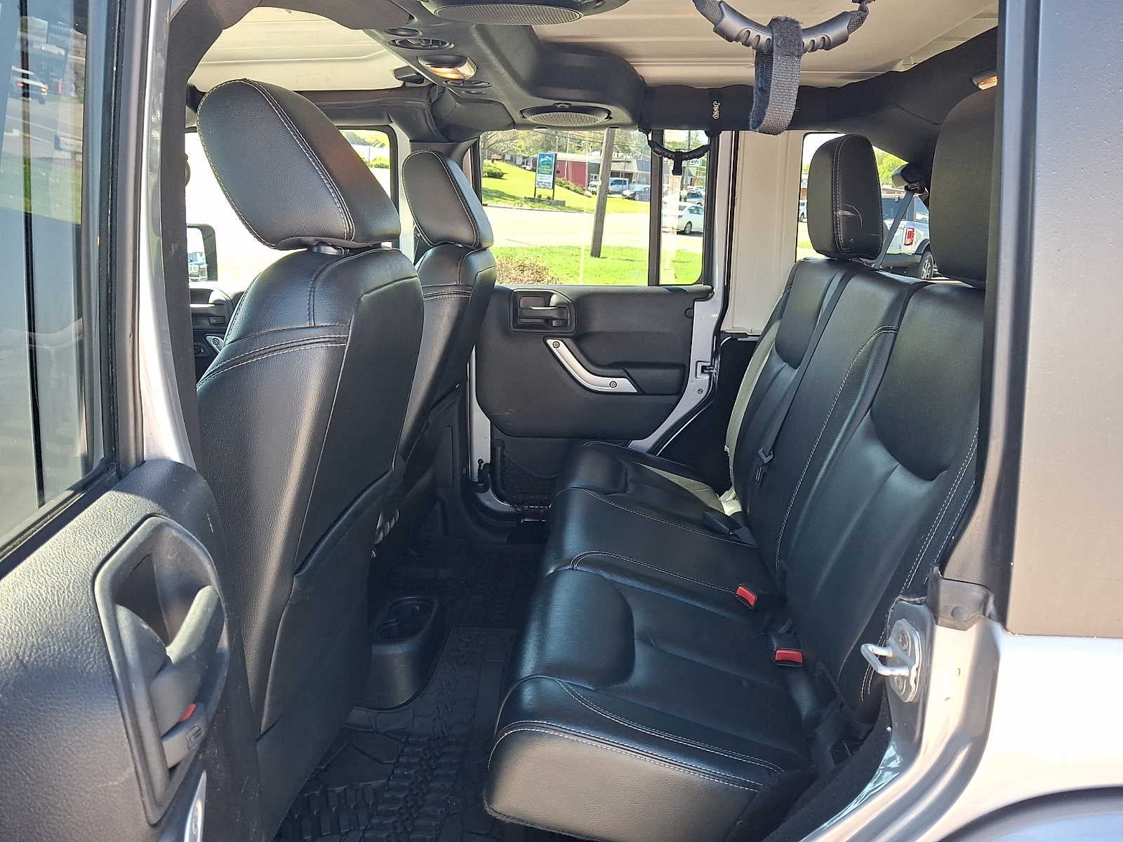 2014 Jeep Wrangler Unlimited 4WD 4dr Sahara
