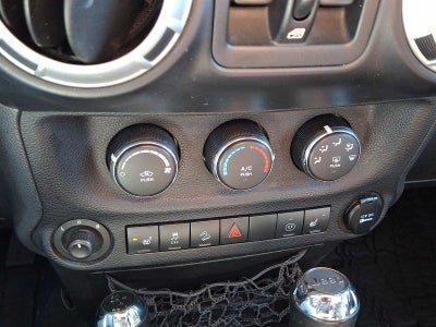 2014 Jeep Wrangler Unlimited 4WD 4dr Sahara