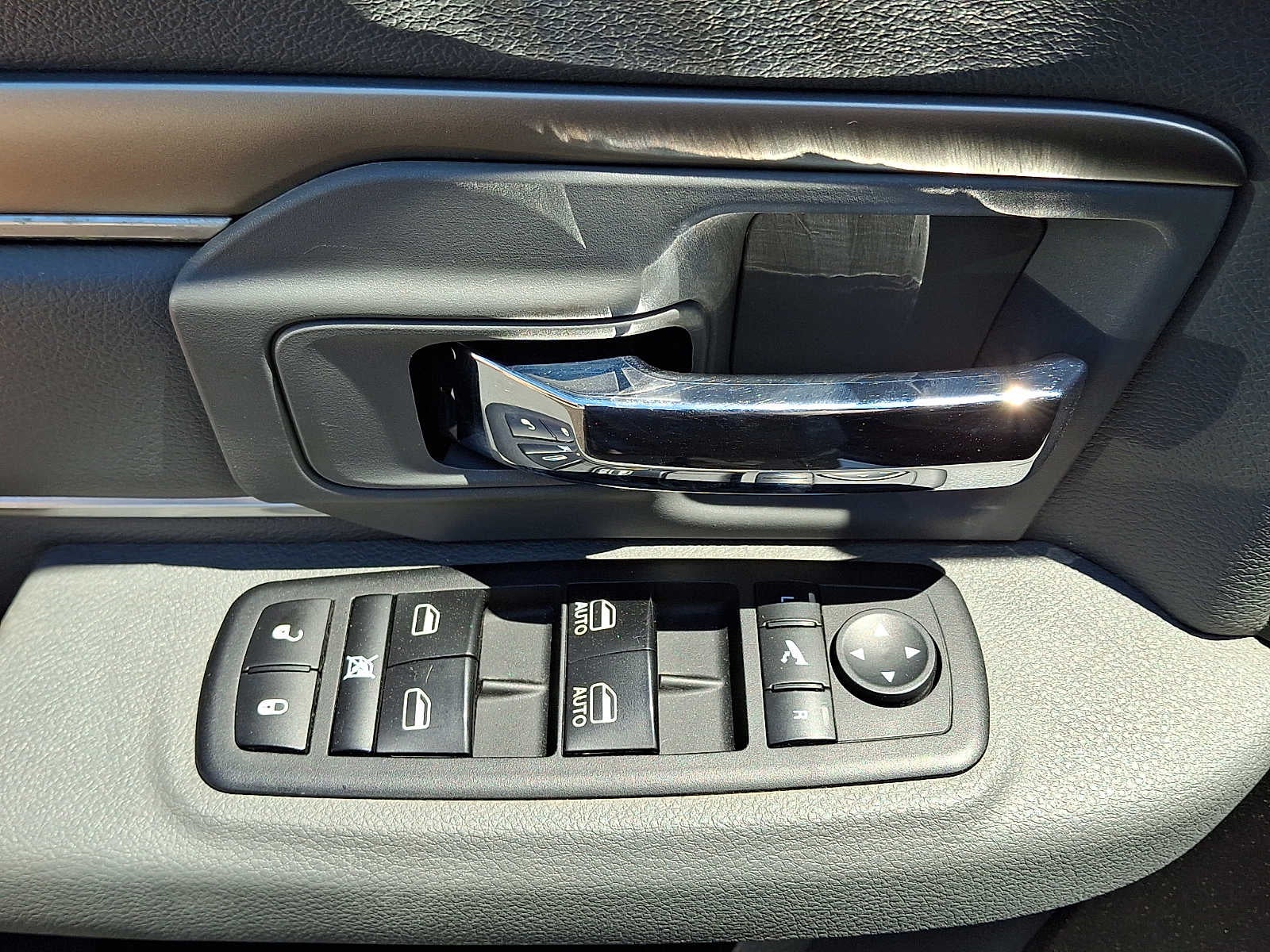 2019 RAM 1500 Classic SLT 4x4 Crew Cab 64 Box