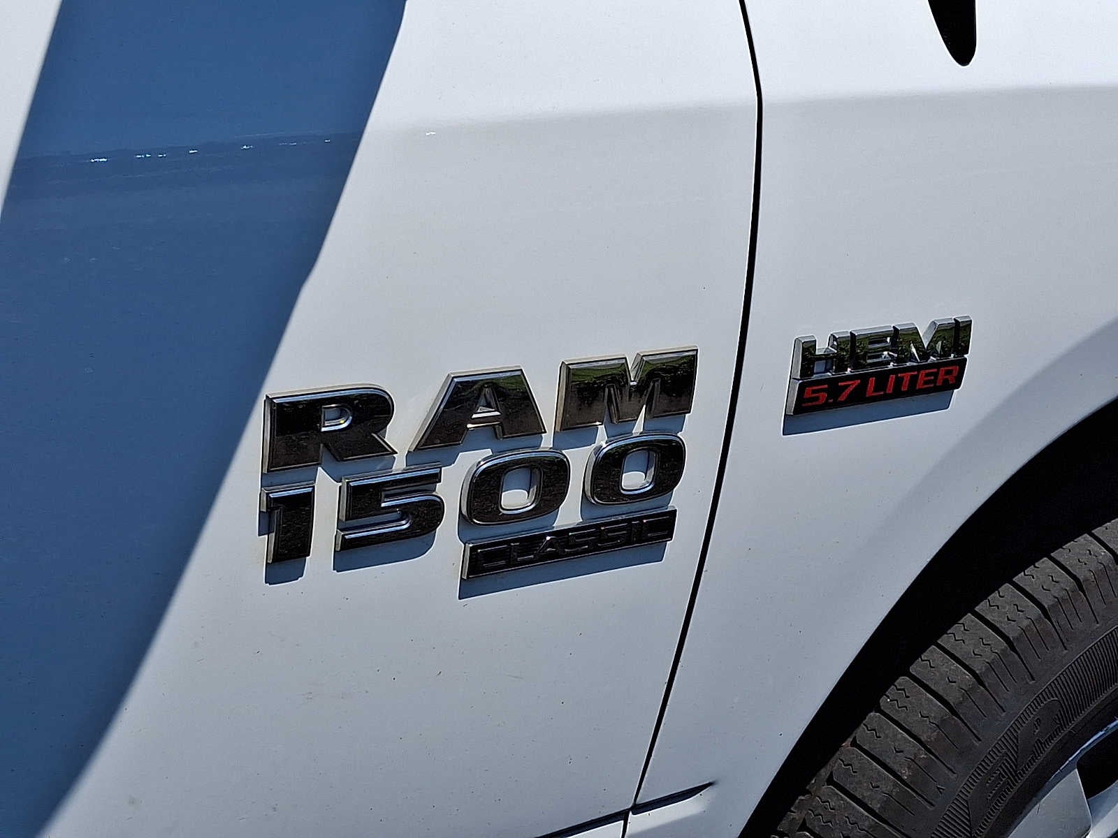2019 RAM 1500 Classic SLT 4x4 Crew Cab 64 Box