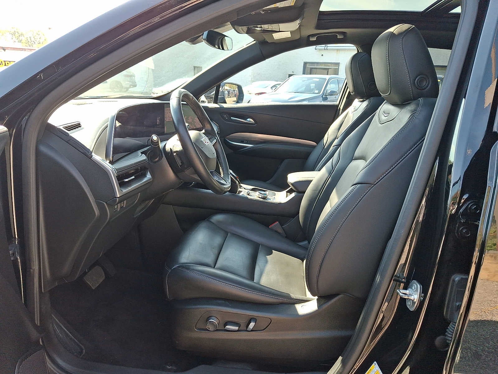 2025 Cadillac XT4 AWD 4dr Premium Luxury