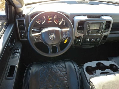 2017 RAM 1500 Express 4x4 Crew Cab 57 Box