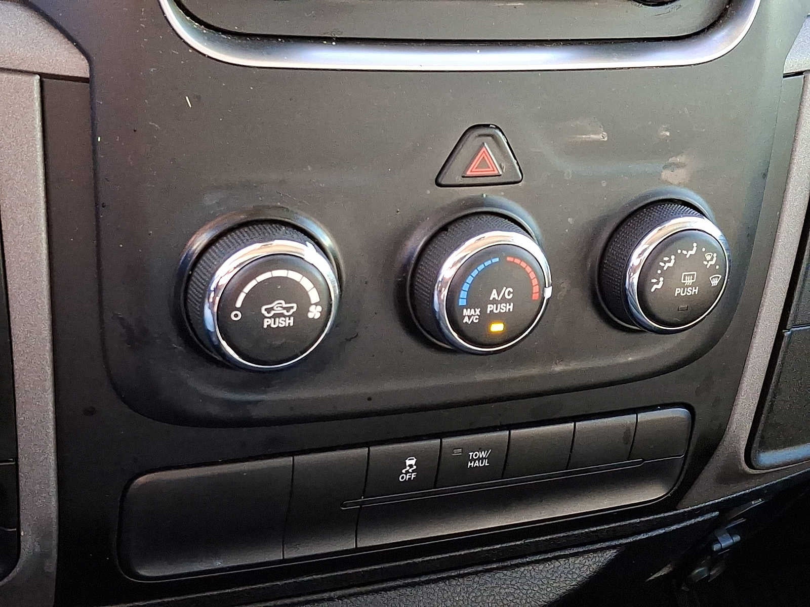 2017 RAM 1500 Express 4x4 Crew Cab 57 Box