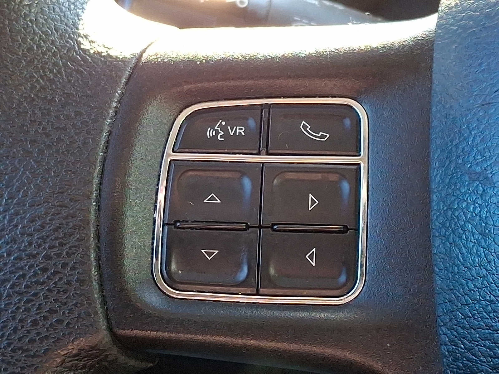 2017 RAM 1500 Express 4x4 Crew Cab 57 Box