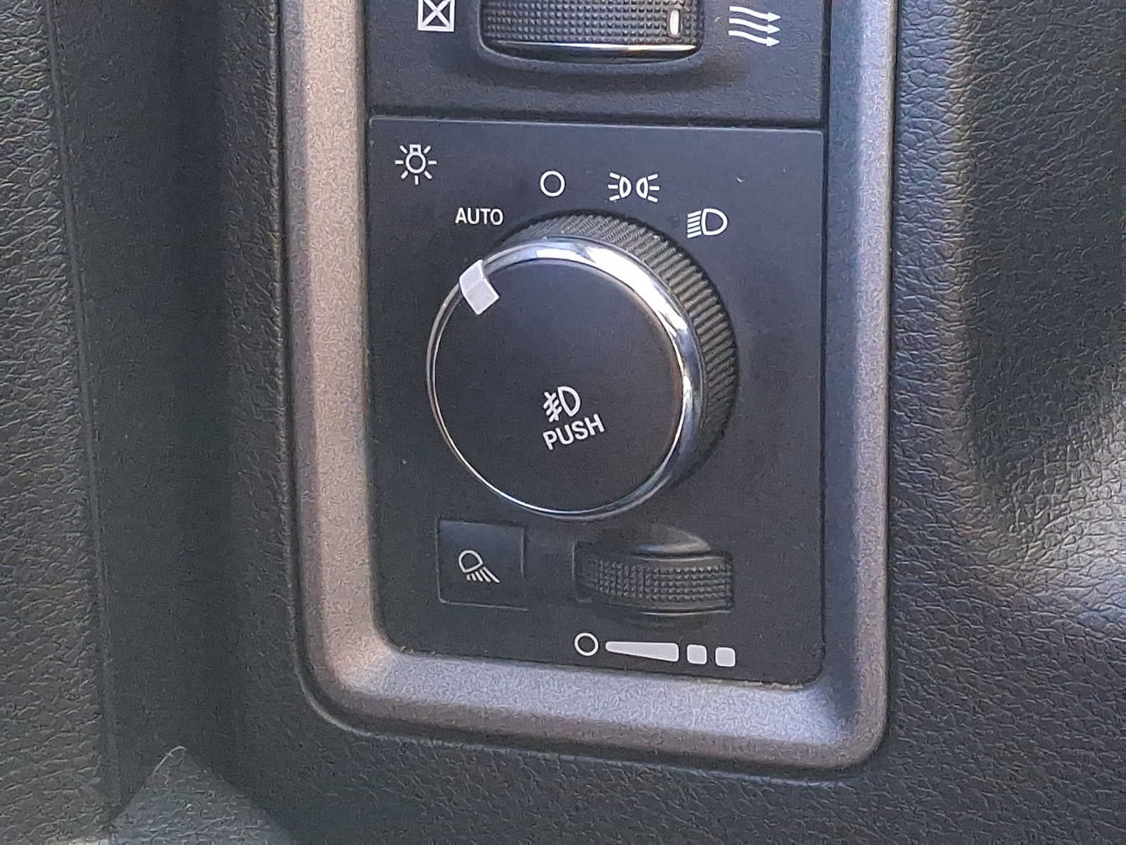 2017 RAM 1500 Express 4x4 Crew Cab 57 Box