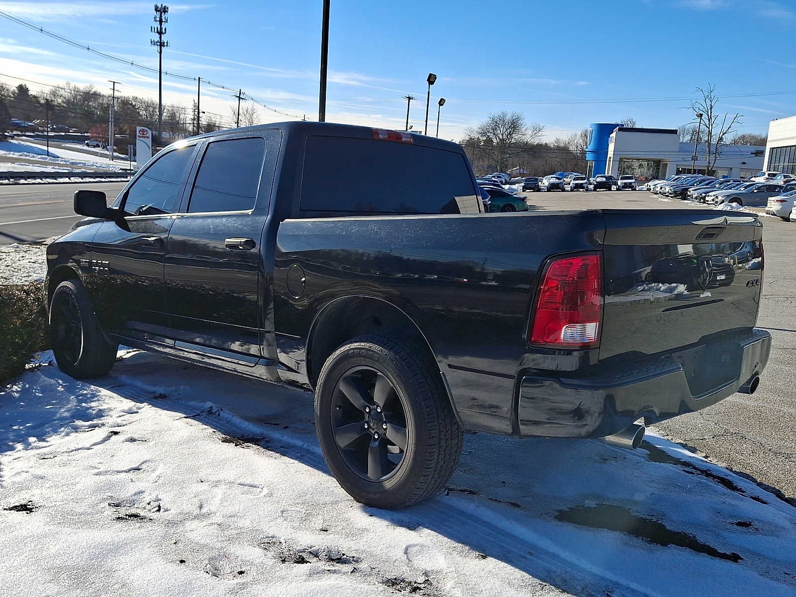 2017 RAM 1500 Express 4x4 Crew Cab 57 Box