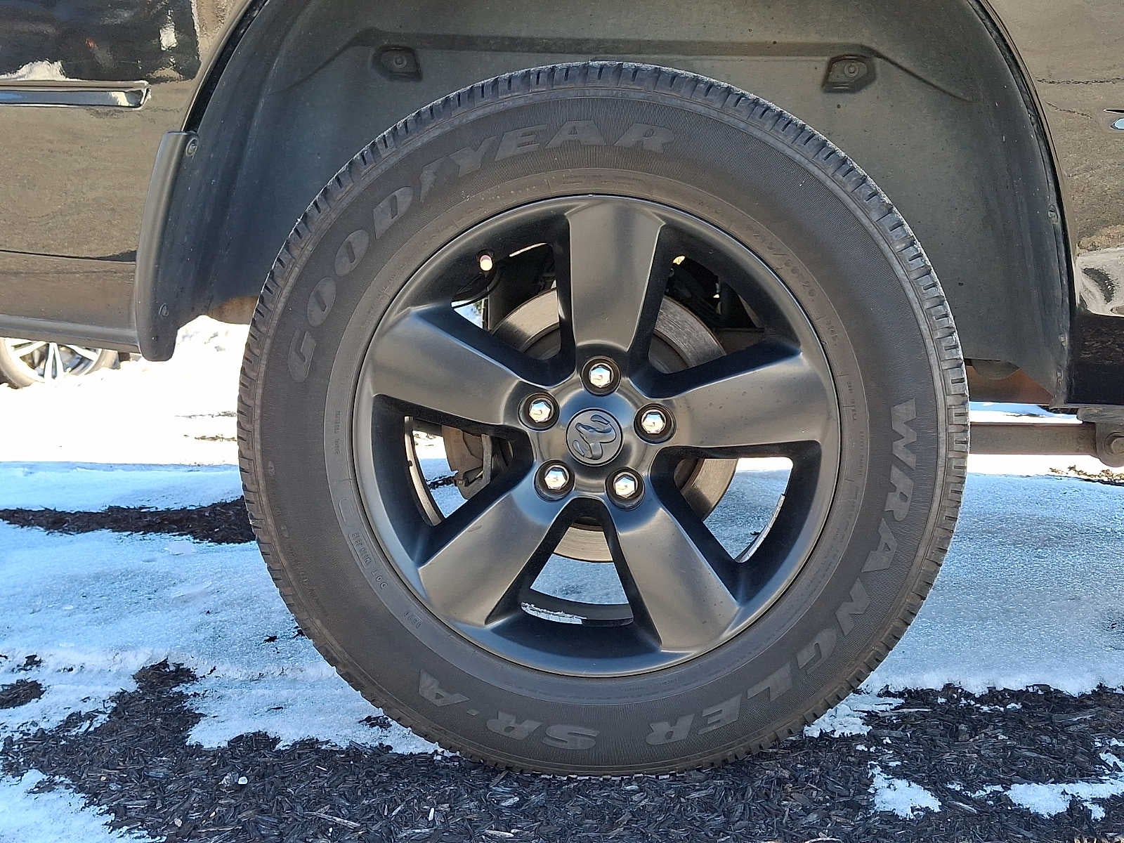 2017 RAM 1500 Express 4x4 Crew Cab 57 Box