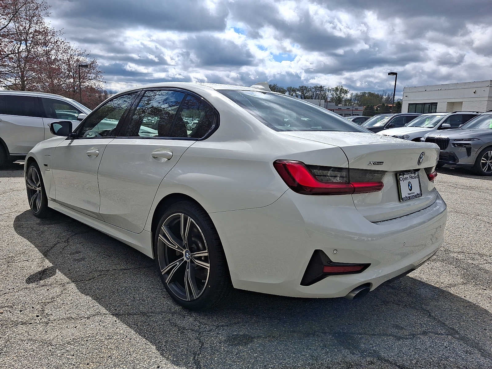 2022 BMW 3 Series 330e xDrive Plug-In Hybrid