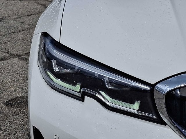 2022 BMW 3 Series 330e xDrive Plug-In Hybrid