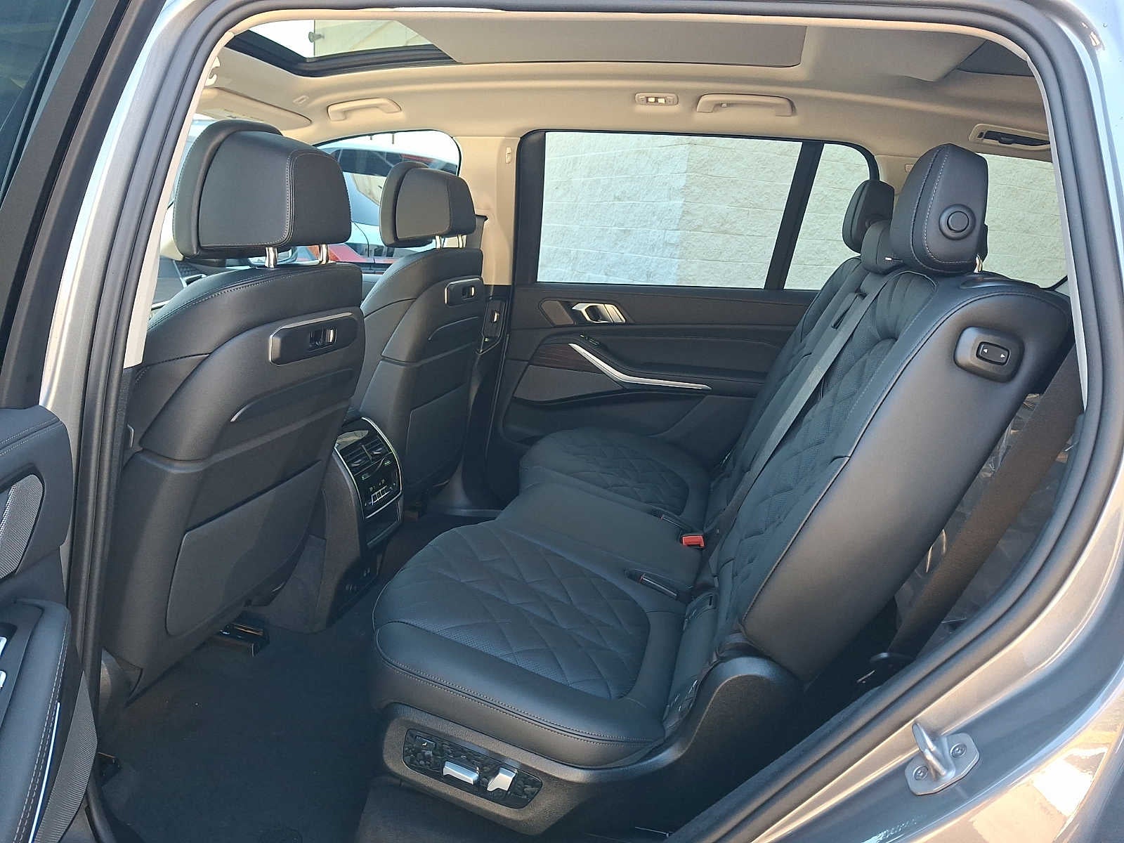 2027 BMW X7 xDrive40i Sports Activity Vehicle