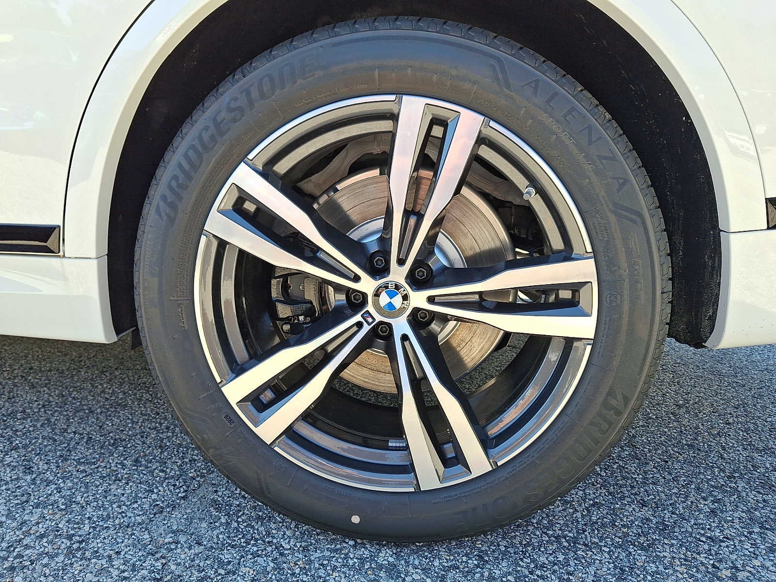 2027 BMW X7 xDrive40i Sports Activity Vehicle
