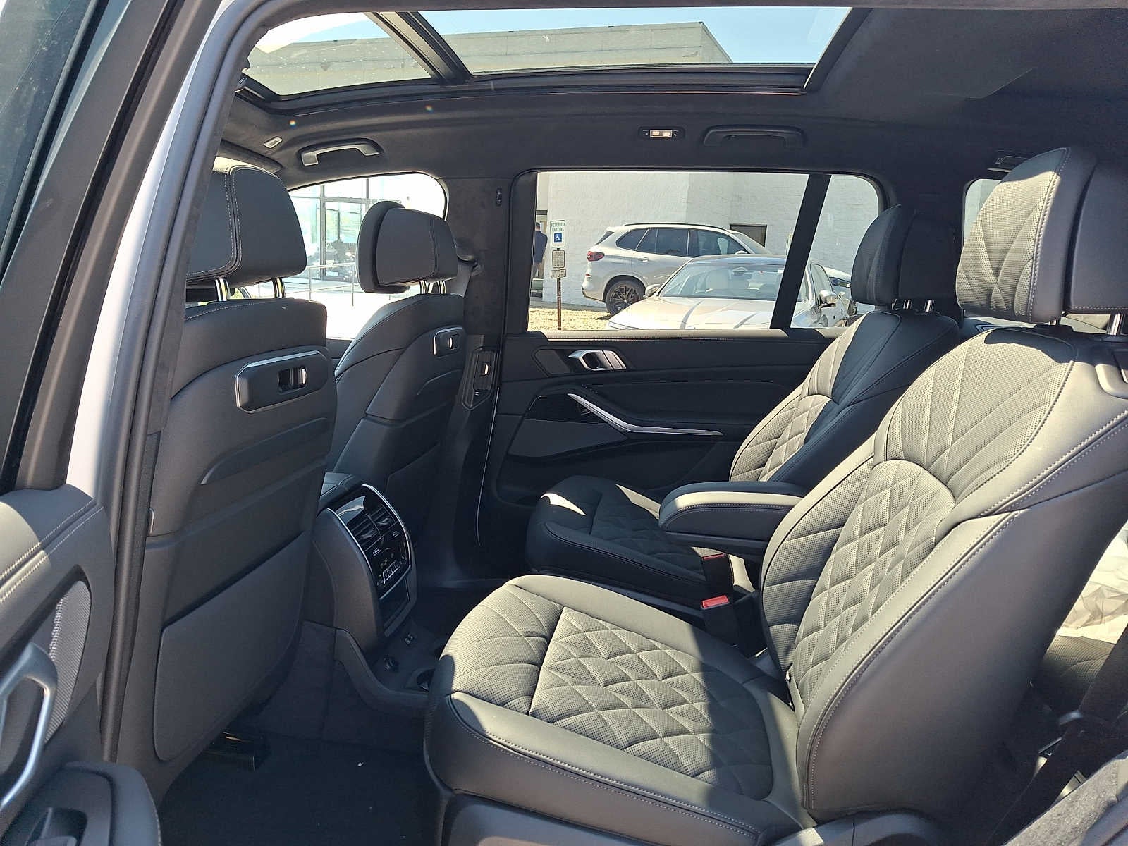 2027 BMW X7 xDrive40i Sports Activity Vehicle