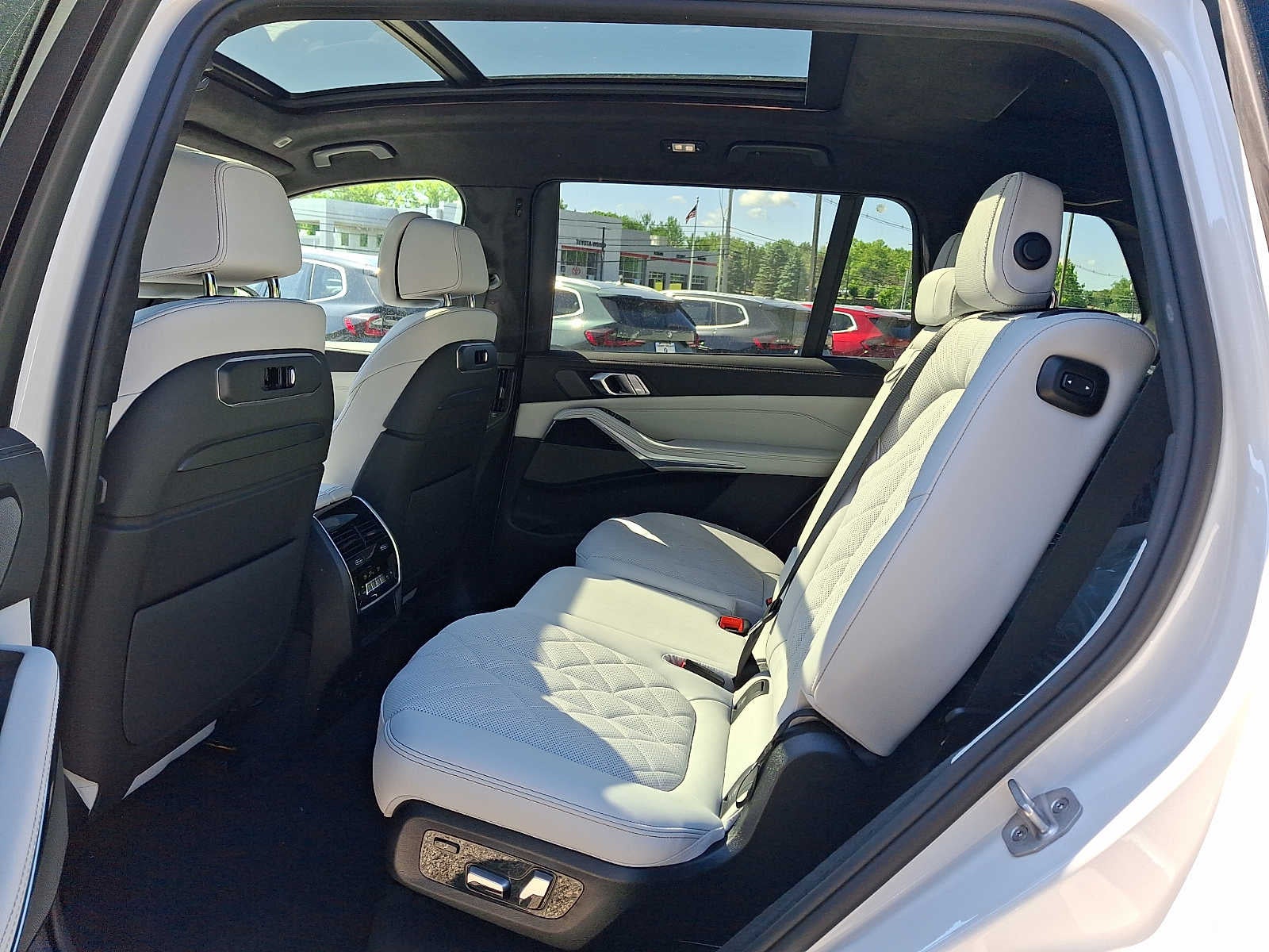 2026 BMW X7 xDrive40i Sports Activity Vehicle