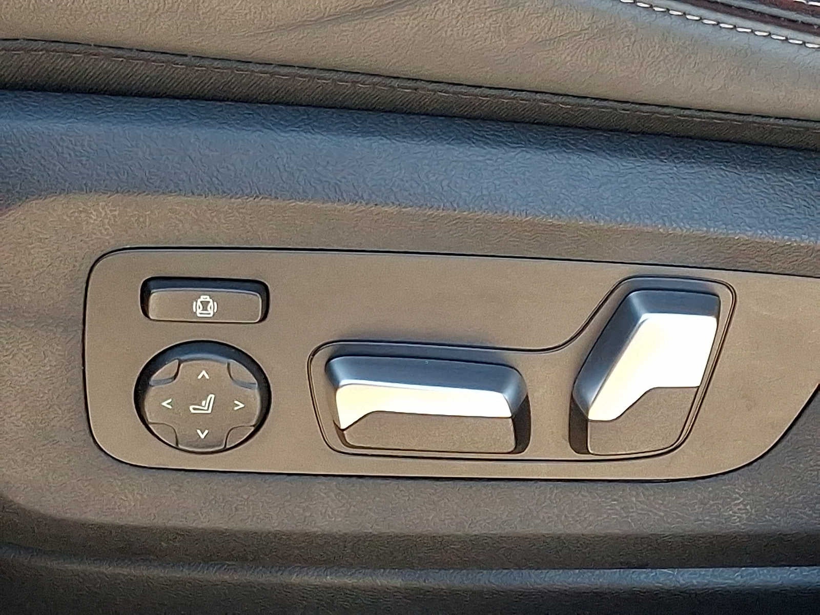 2025 BMW X6 xDrive40i Sports Activity Coupe