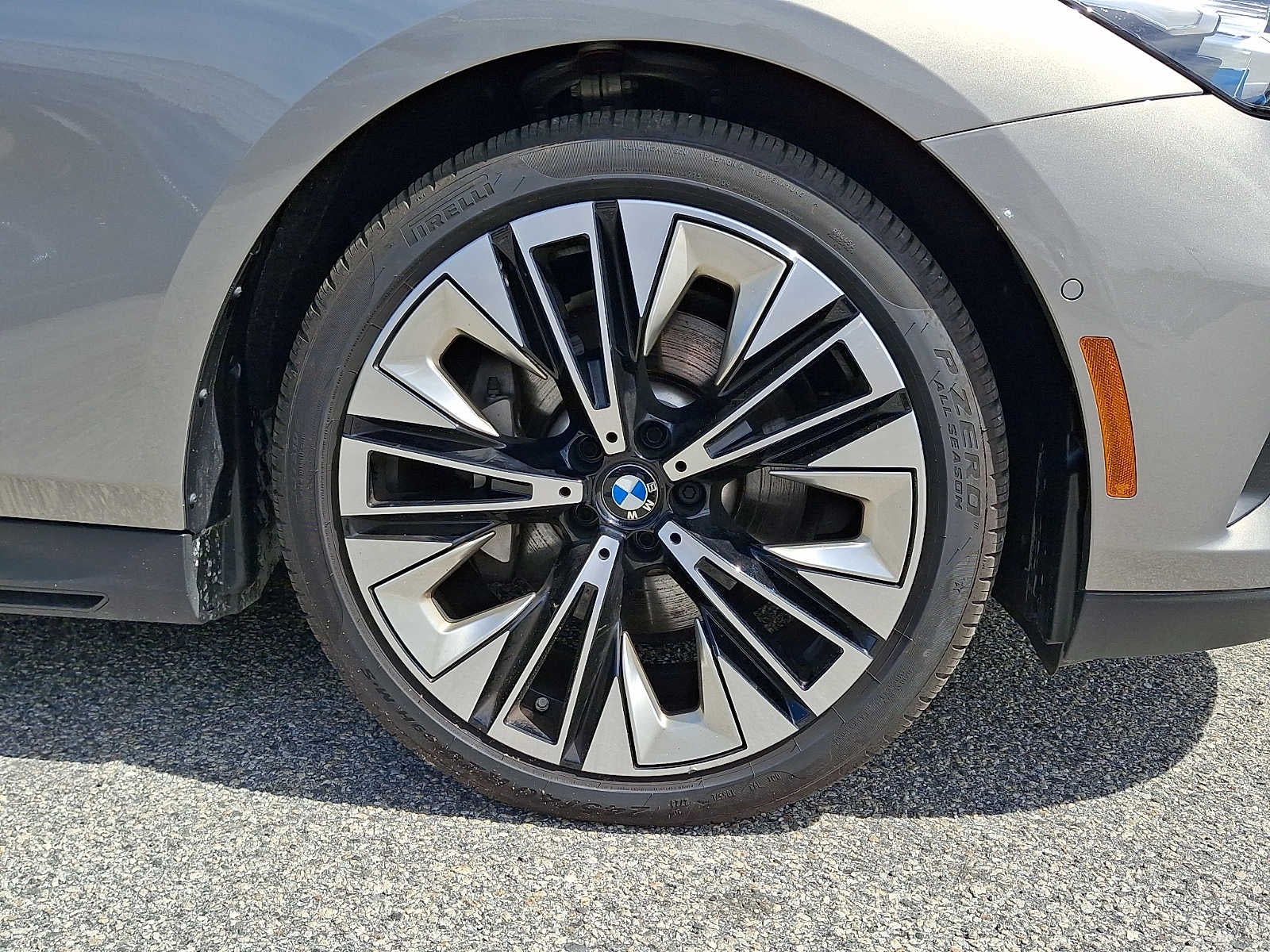 2025 BMW 5 Series 530i xDrive Sedan