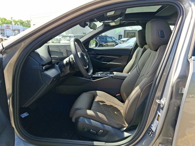 2025 BMW 5 Series 530i xDrive Sedan