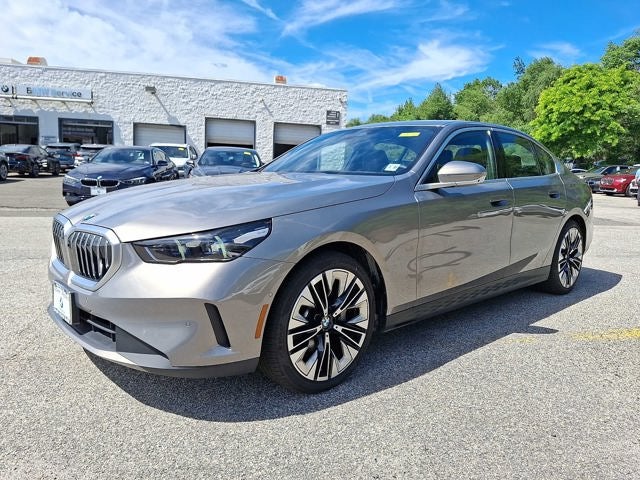 2025 BMW 5 Series 530i xDrive Sedan