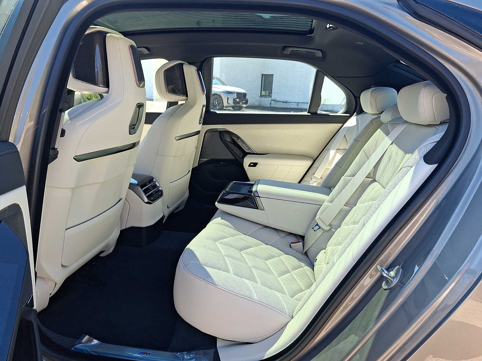 2027 BMW 7 Series 740i xDrive Sedan