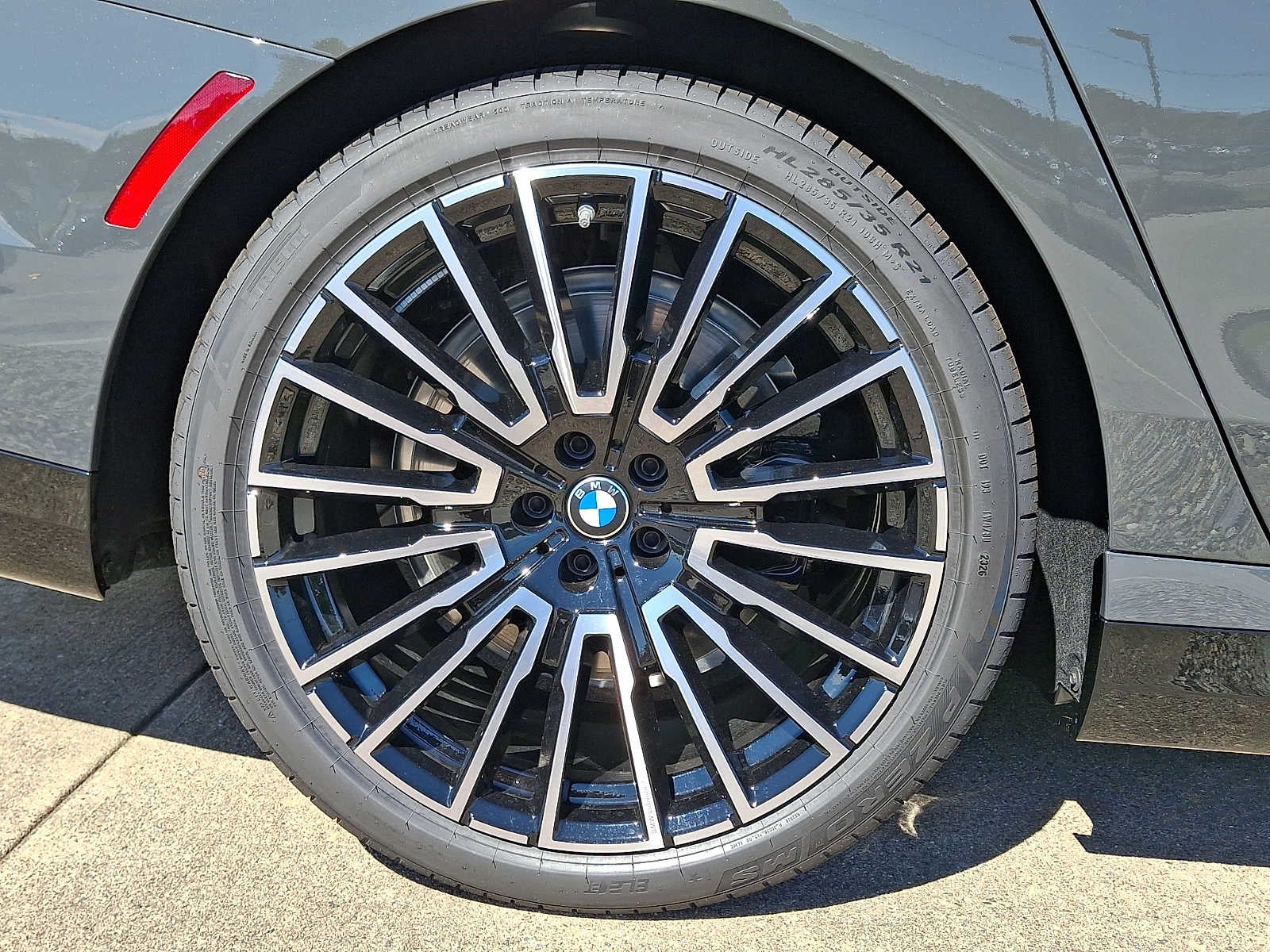 2027 BMW 7 Series 740i xDrive Sedan
