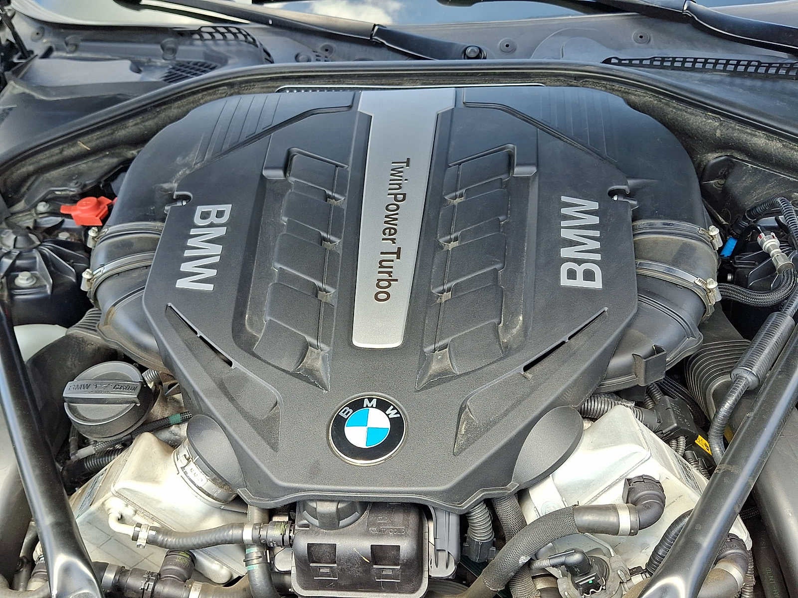 2012 BMW 5 Series 4dr Sdn 550i xDrive AWD