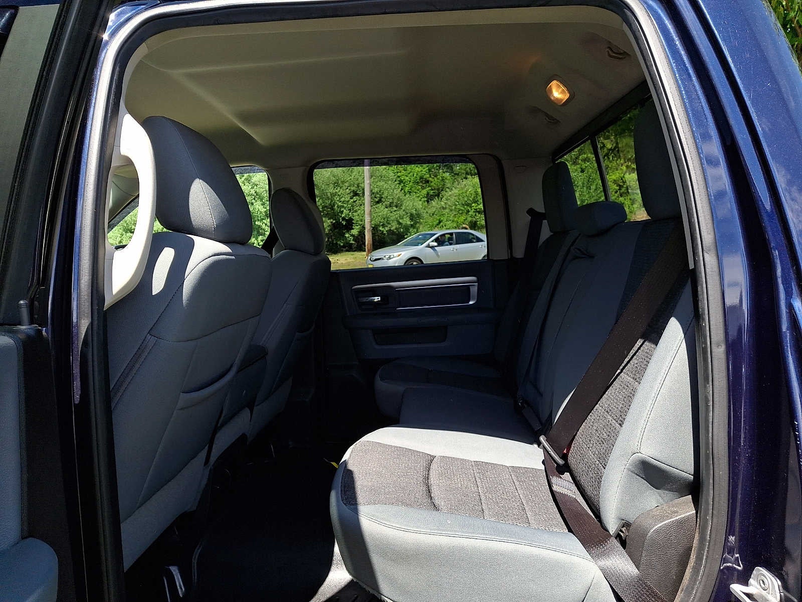 2013 RAM 1500 4WD Crew Cab 140.5 SLT