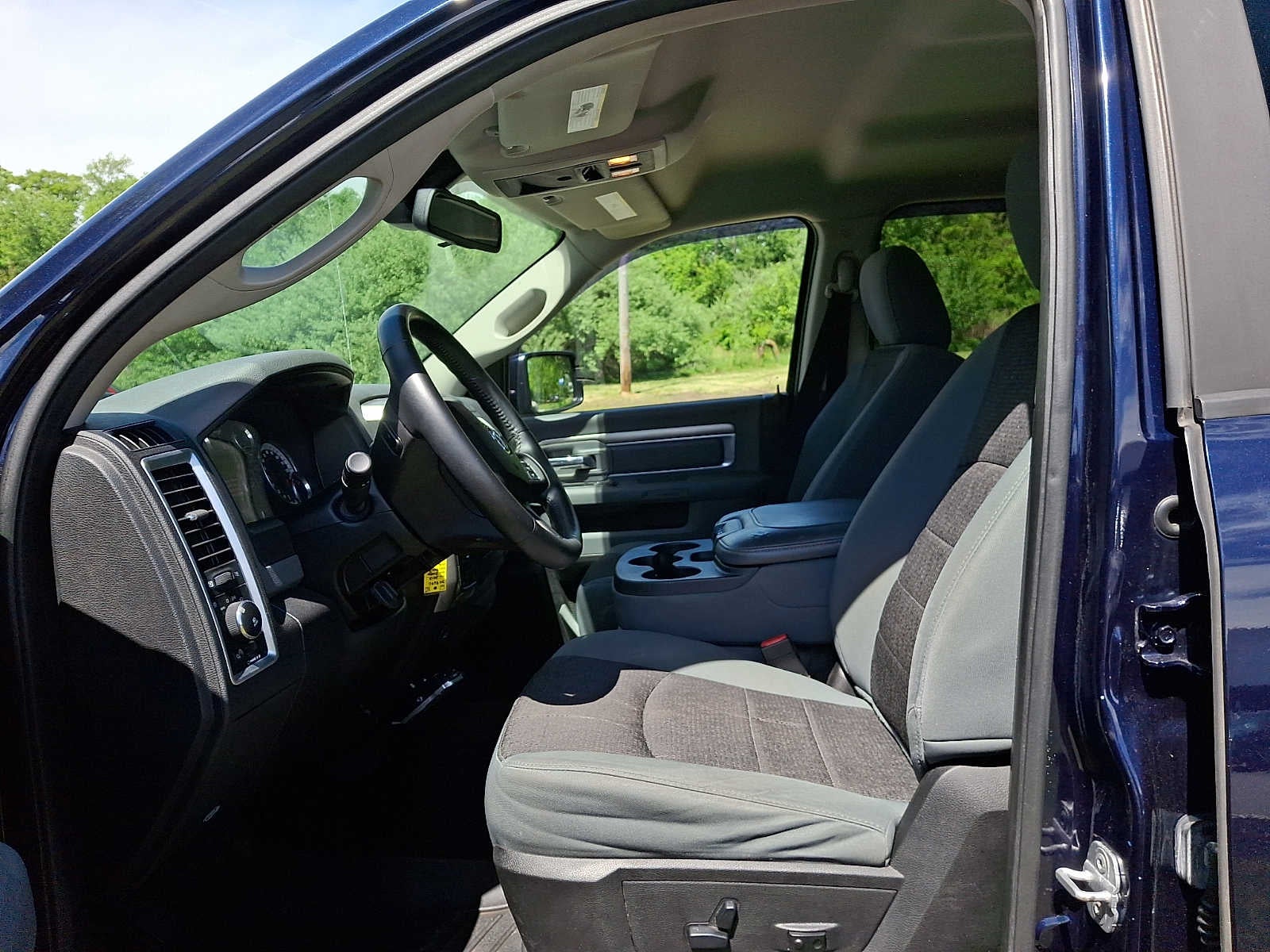 2013 RAM 1500 4WD Crew Cab 140.5 SLT