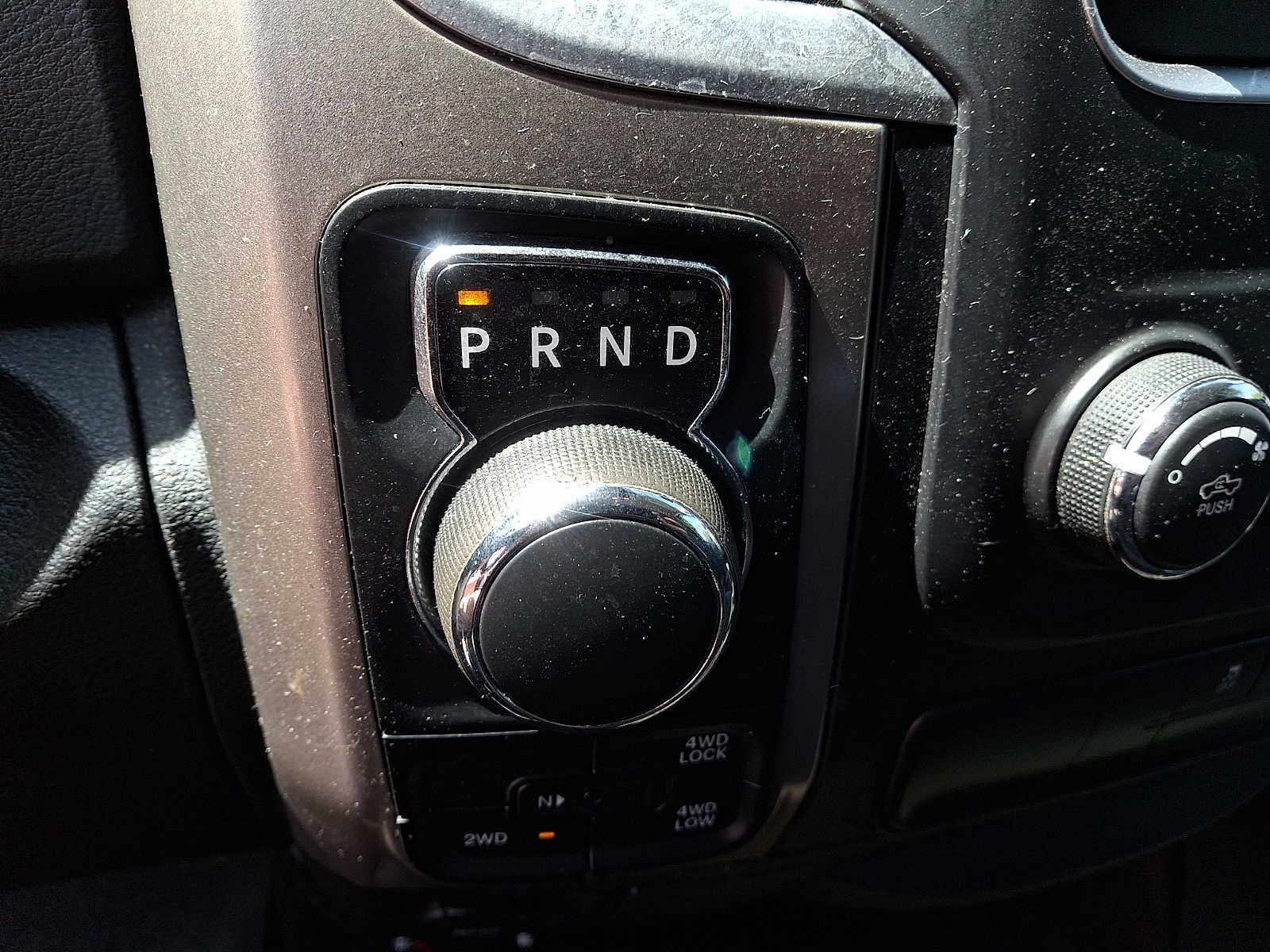 2013 RAM 1500 4WD Crew Cab 140.5 SLT