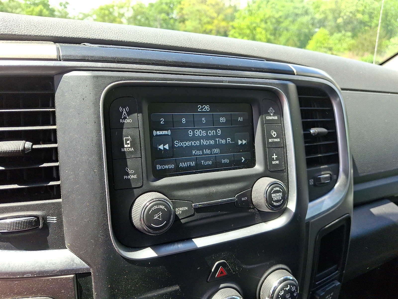 2013 RAM 1500 4WD Crew Cab 140.5 SLT