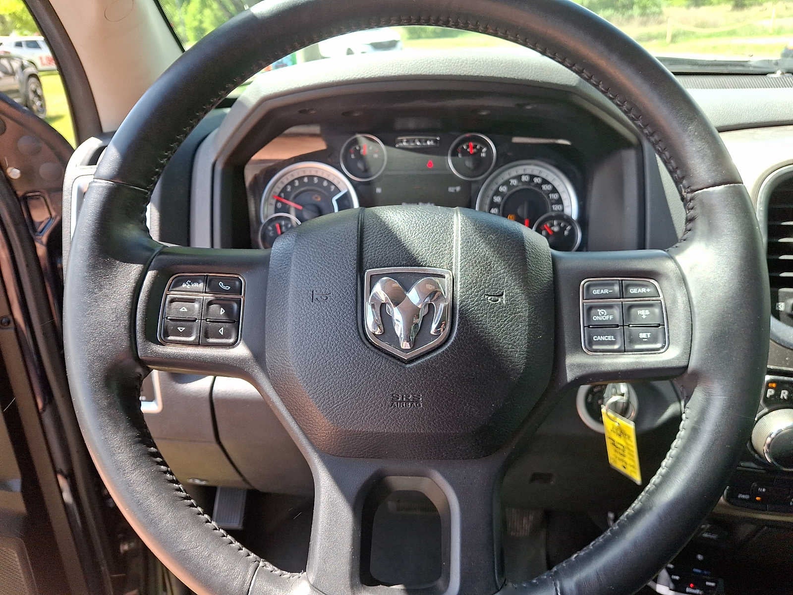 2013 RAM 1500 4WD Crew Cab 140.5 SLT