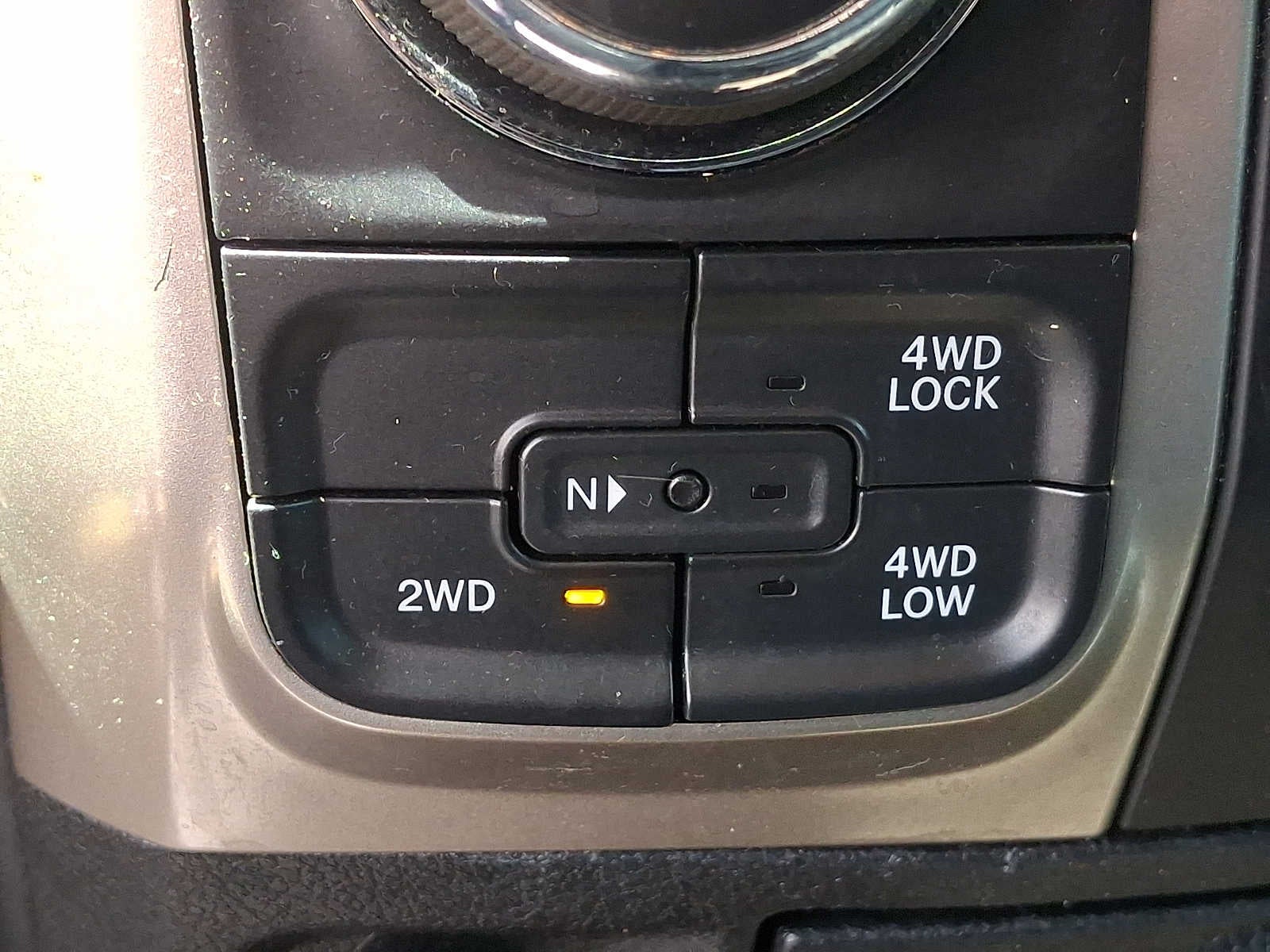2013 RAM 1500 4WD Crew Cab 140.5 SLT