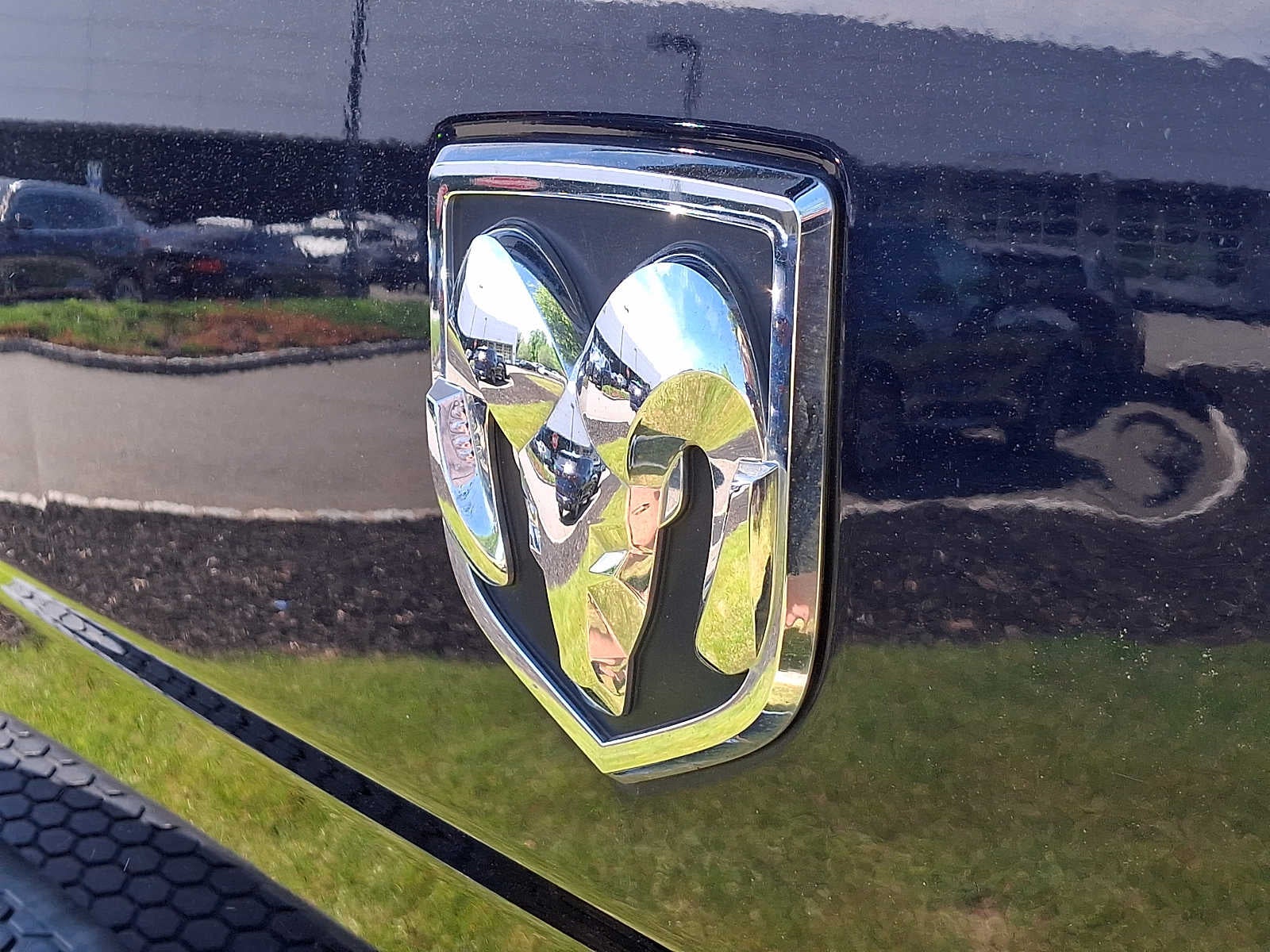2013 RAM 1500 4WD Crew Cab 140.5 SLT