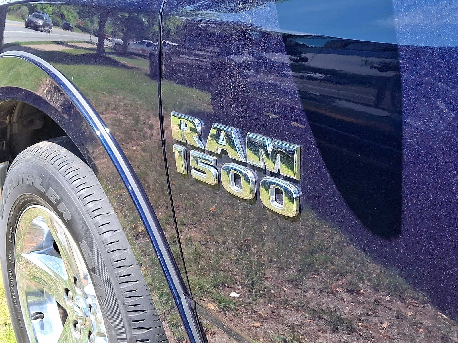 2013 RAM 1500 4WD Crew Cab 140.5 SLT