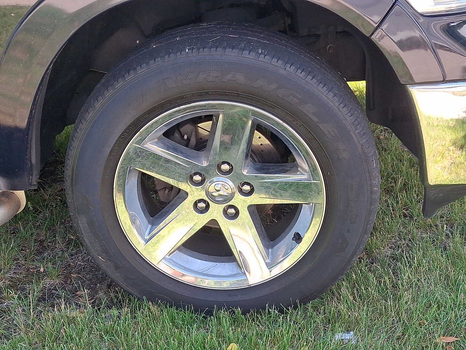2013 RAM 1500 4WD Crew Cab 140.5 SLT